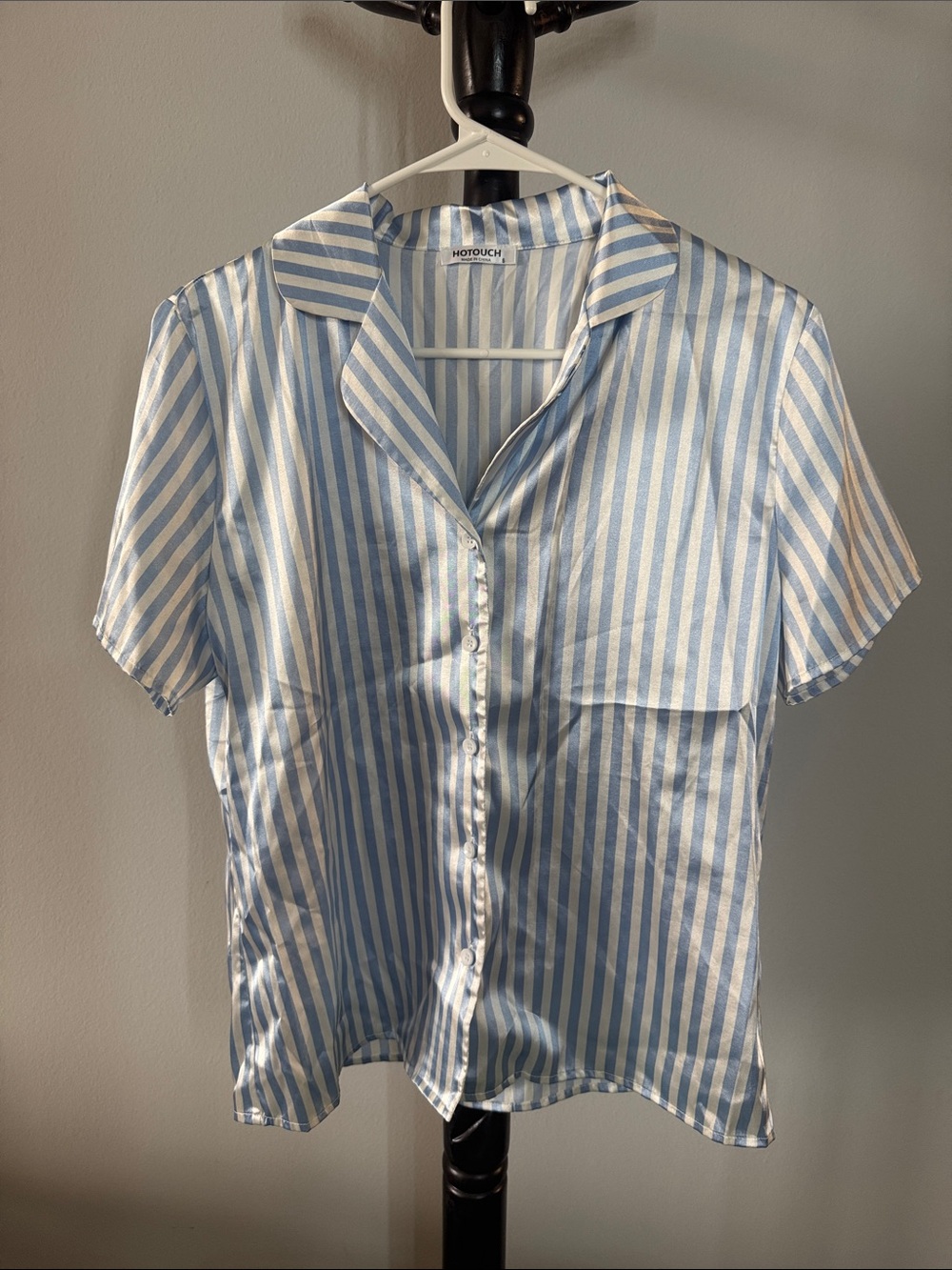 Women’s 2 piece Pajama Set white and baby blue stripe 29.T